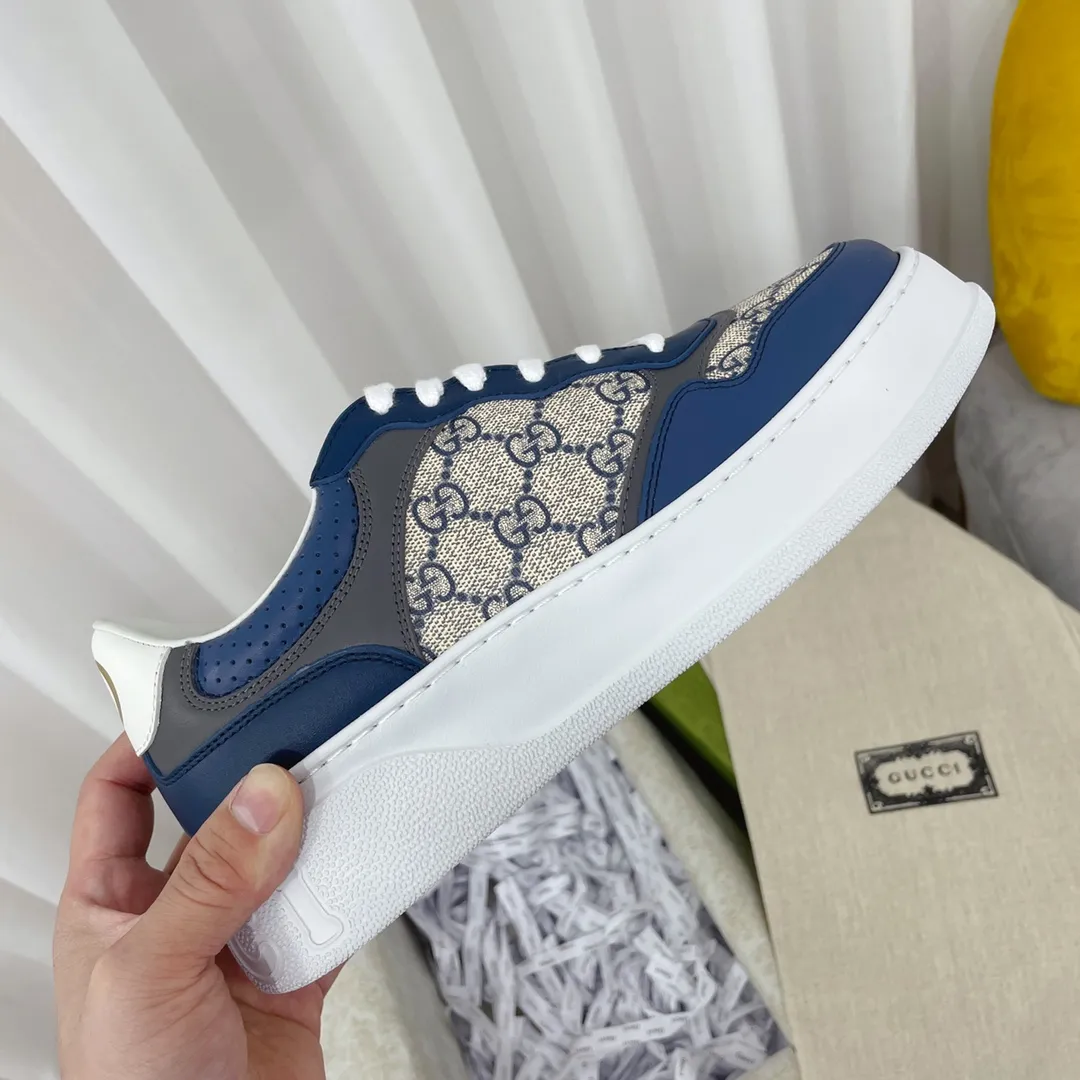 👟👟Ex-factory price 480👟👟Gucci~~New upgraded version, original original color @GG couple's thick-soled shoes...biscuit shoes...white shoes...sneakers...flat shoes...catwalk style: celebrities, Internet celebrities, Xiaohongshu, etc. will definitely plant grass and call❤ Original customized cowhide fabric (classic old floral fabric, perforation, embossing process), the original bottom has a large Gucci Logo, and there is a GG on the heel Logo, 5cm thick sole, classic Gucci webbing... Regular size 35-44